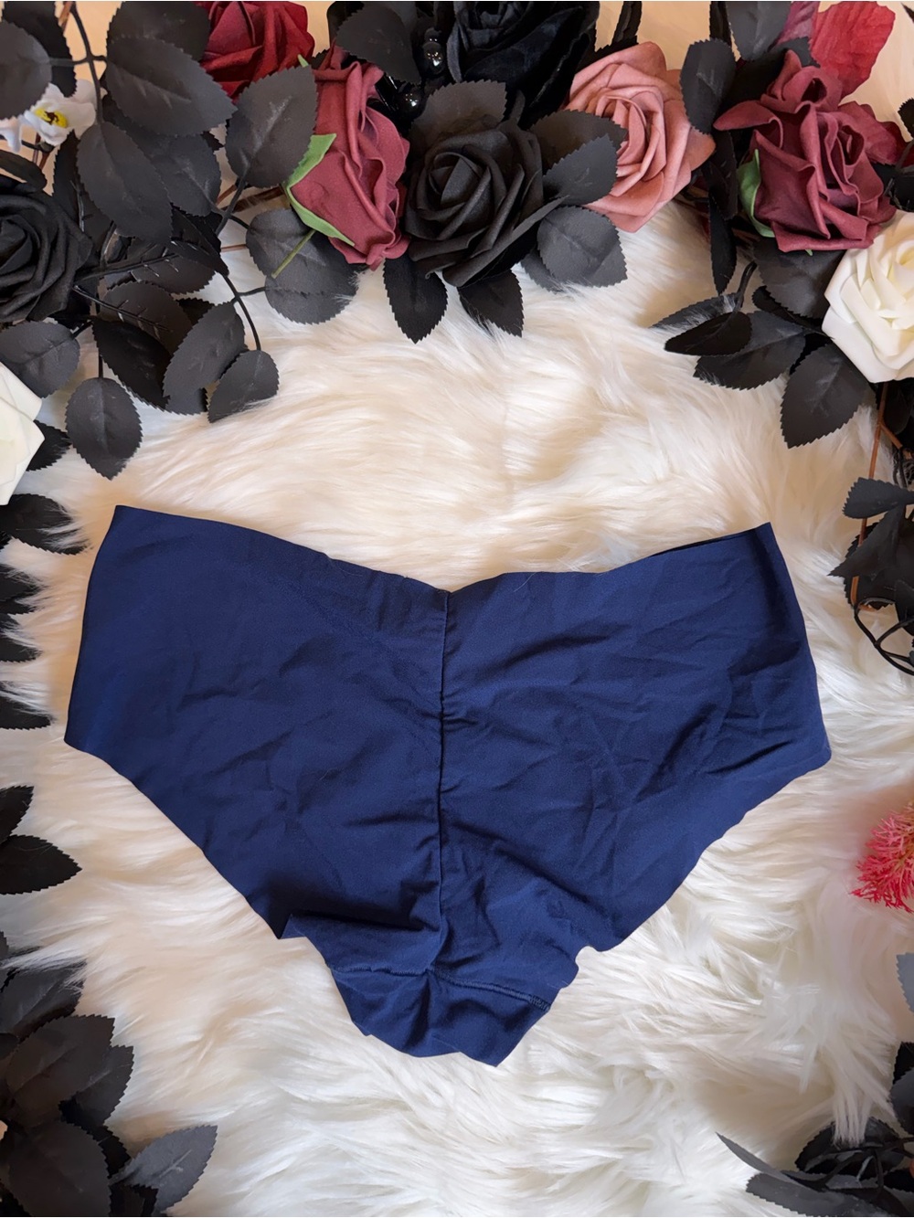 Victoria’s Secret Navy No Show Hiphugger Panty Medium NWOT - Picture 2 of 3